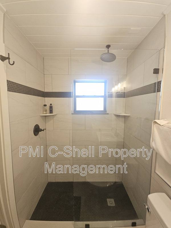 Condo for rent at 913 W Hernandez St, Pensacola, FL 32501