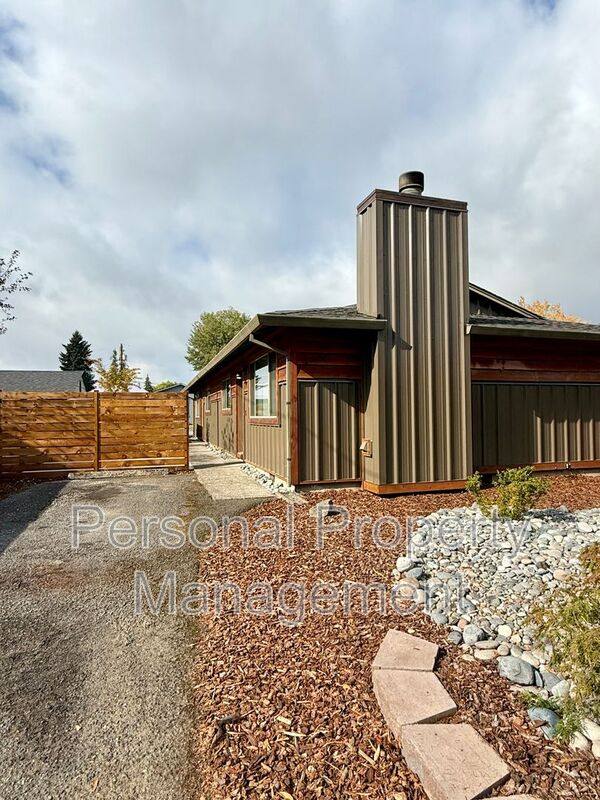 Apartment for rent at 3206 X St #A, Vancouver, WA 98663