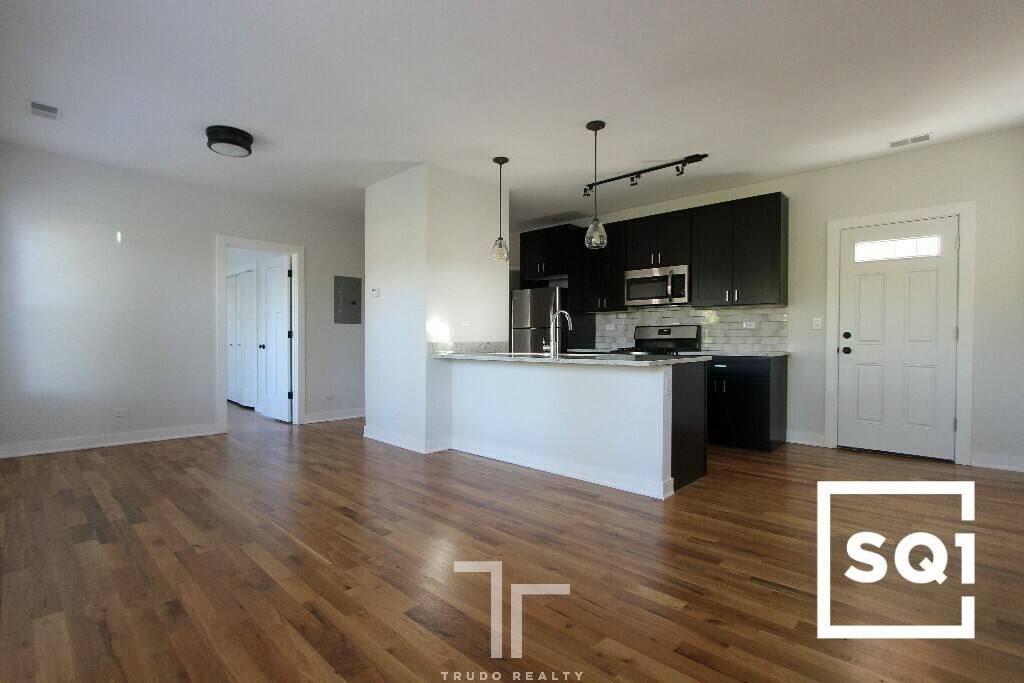 Apartment for rent at 2201 W Eastwood Ave #3E, Chicago, IL 60625