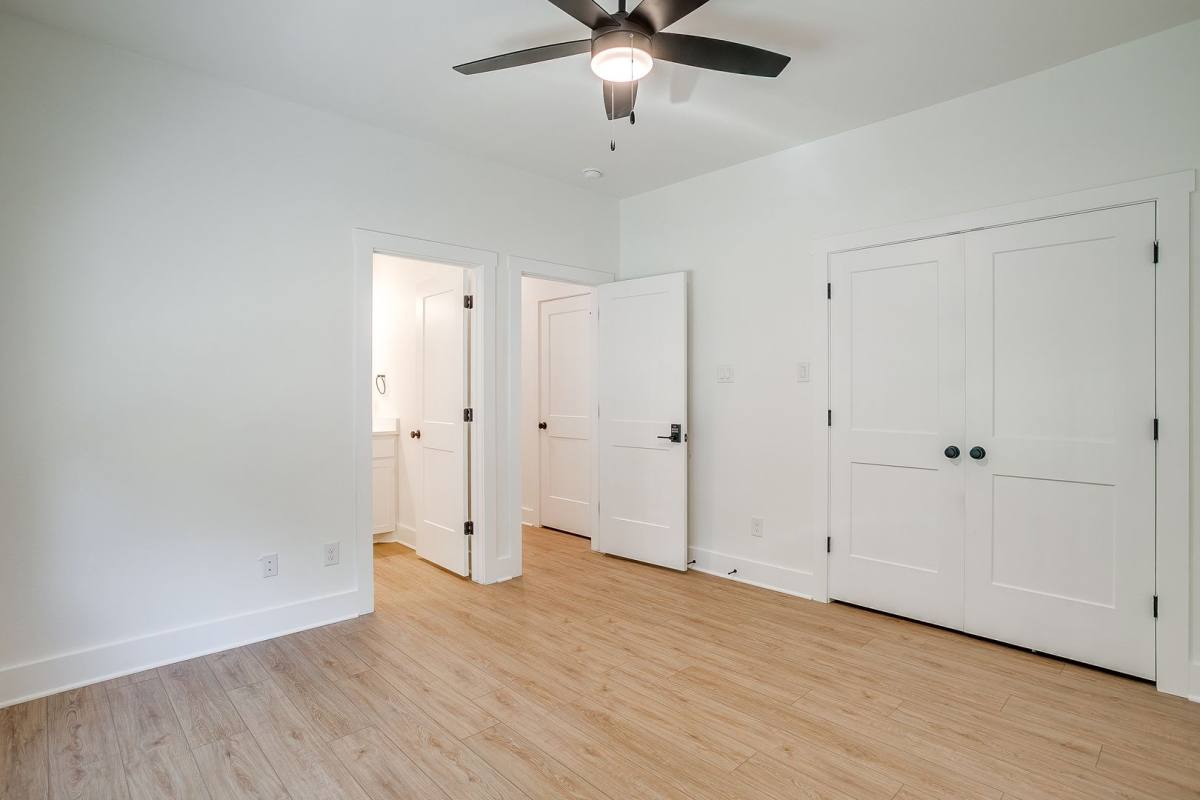 Apartment for rent at 2333 Benbrook Blvd, Fort Worth, TX 76110