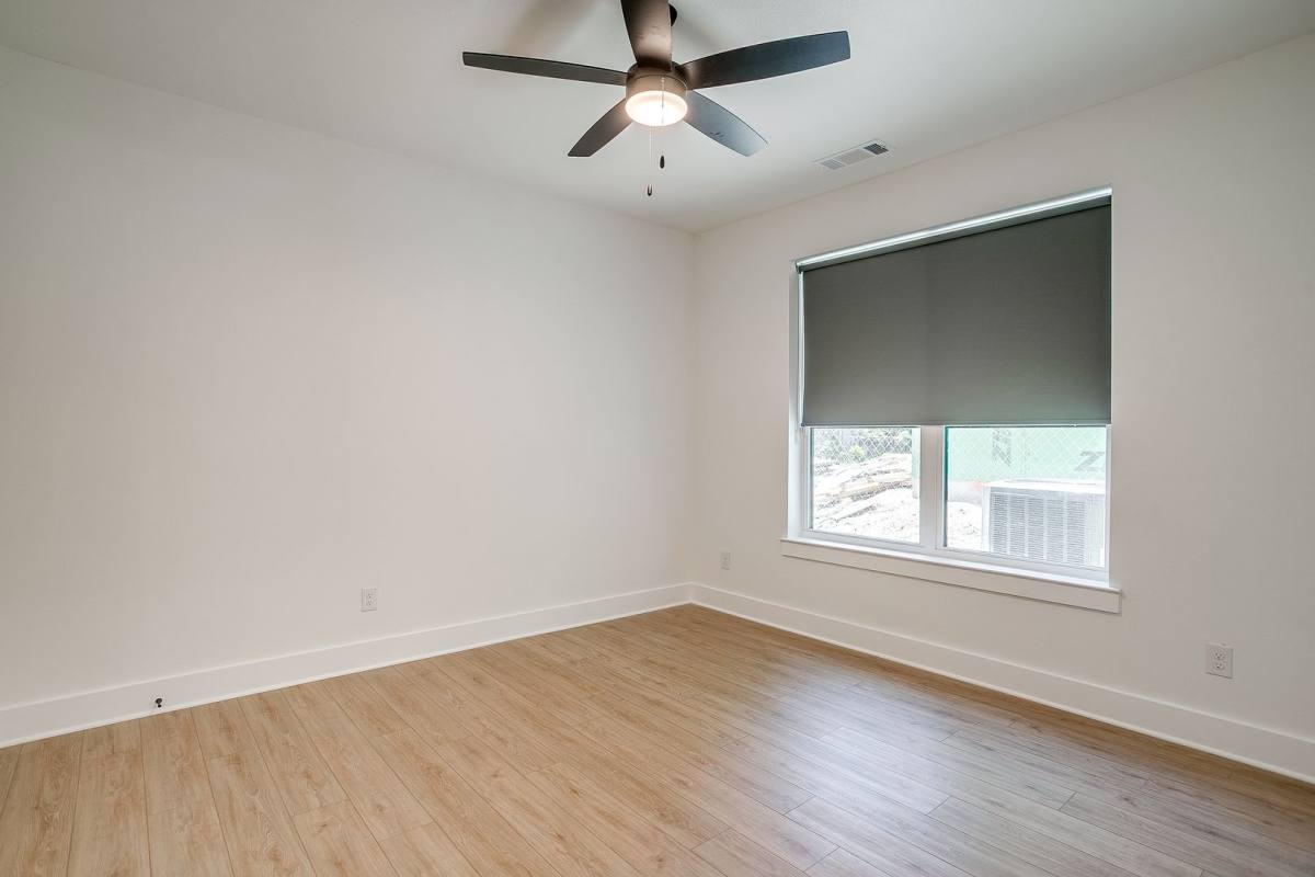 Apartment for rent at 2333 Benbrook Blvd, Fort Worth, TX 76110