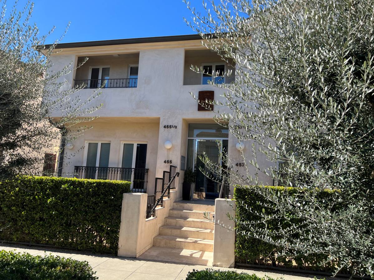 Apartment for rent at 455 N Spaulding Ave, Los Angeles, CA 90036