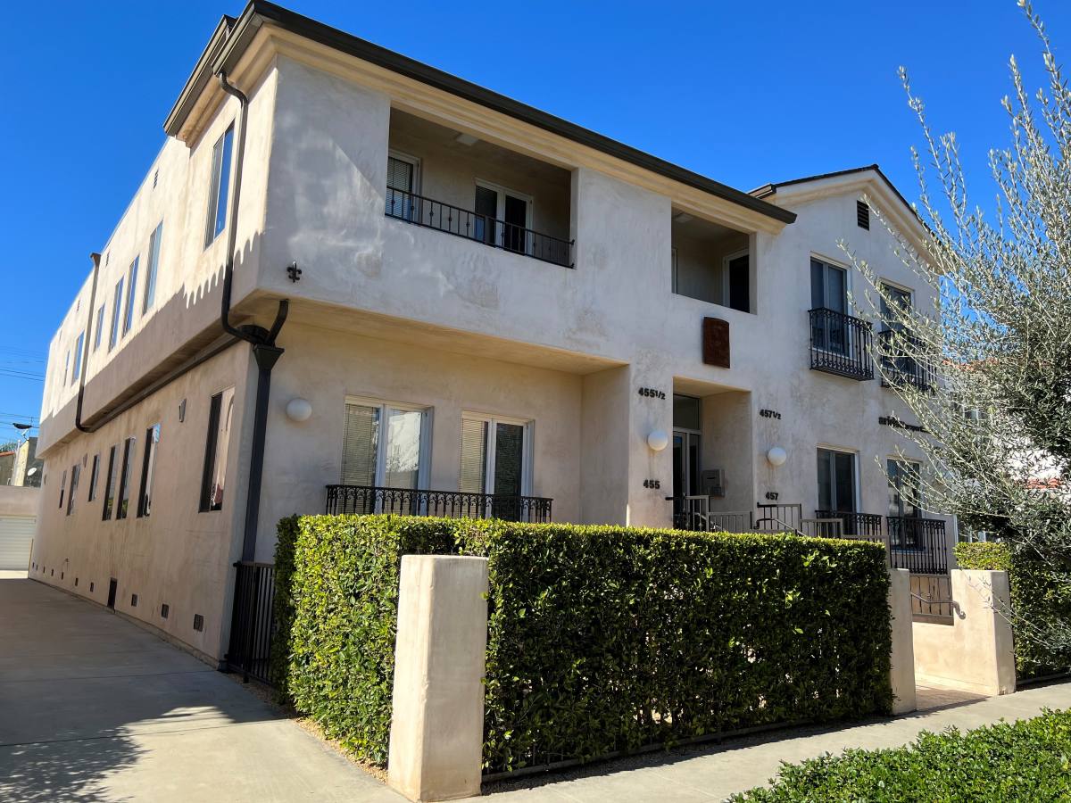 Apartment for rent at 455 N Spaulding Ave, Los Angeles, CA 90036