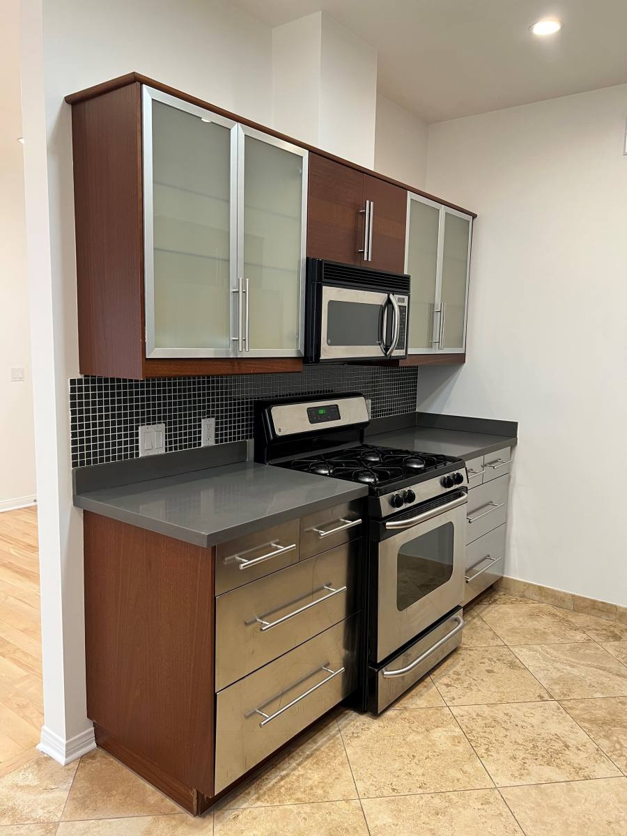 Apartment for rent at 455 N Spaulding Ave, Los Angeles, CA 90036
