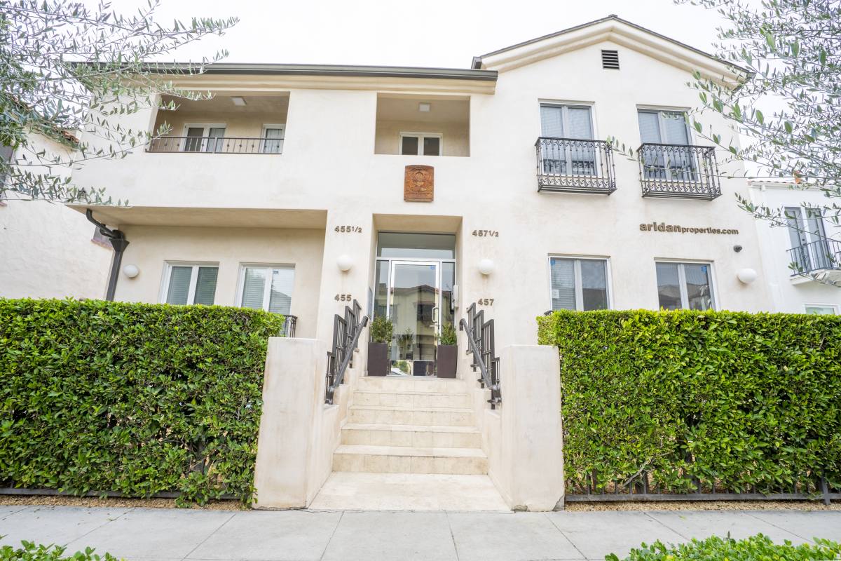 Apartment for rent at 455 N Spaulding Ave, Los Angeles, CA 90036