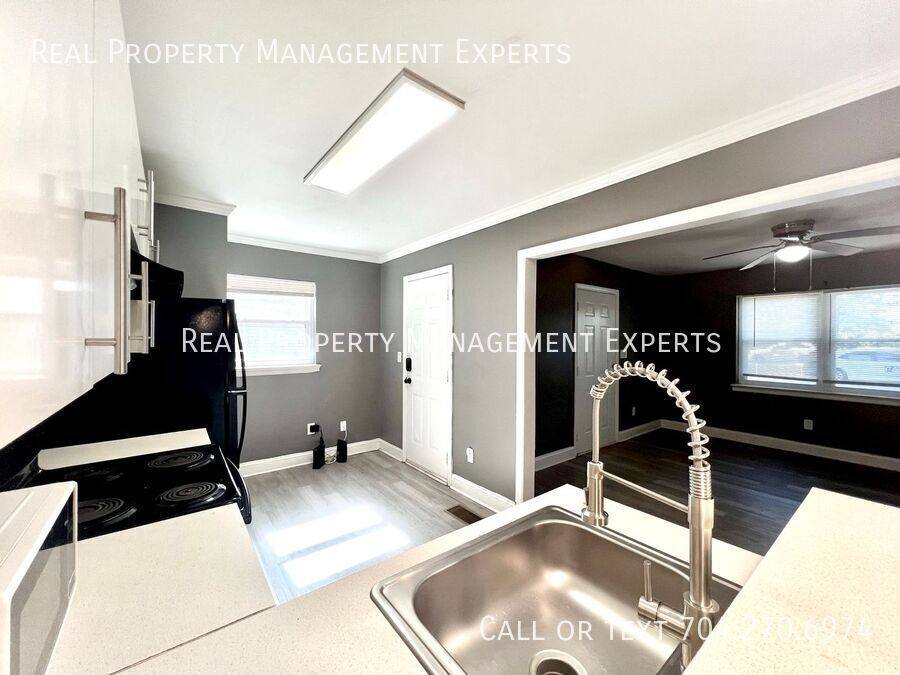 House for rent at 2501 Eastway Dr, Charlotte, NC 28205