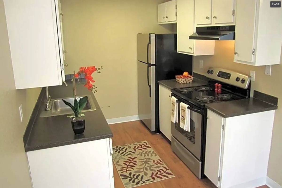Apartment for rent at 29421 Pacific Highway S, Federal Way, WA 98003