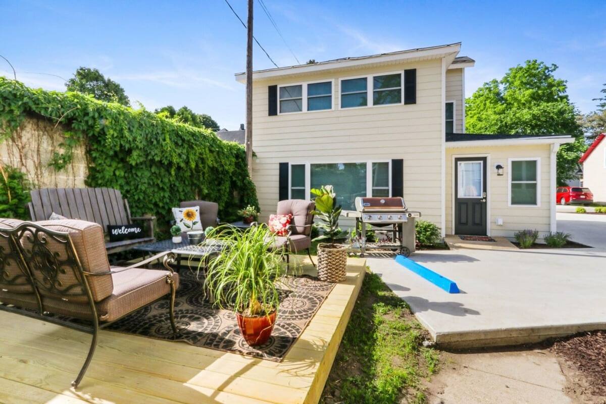 House for rent at 816 Wisconsin St, Lake Geneva, WI 53147