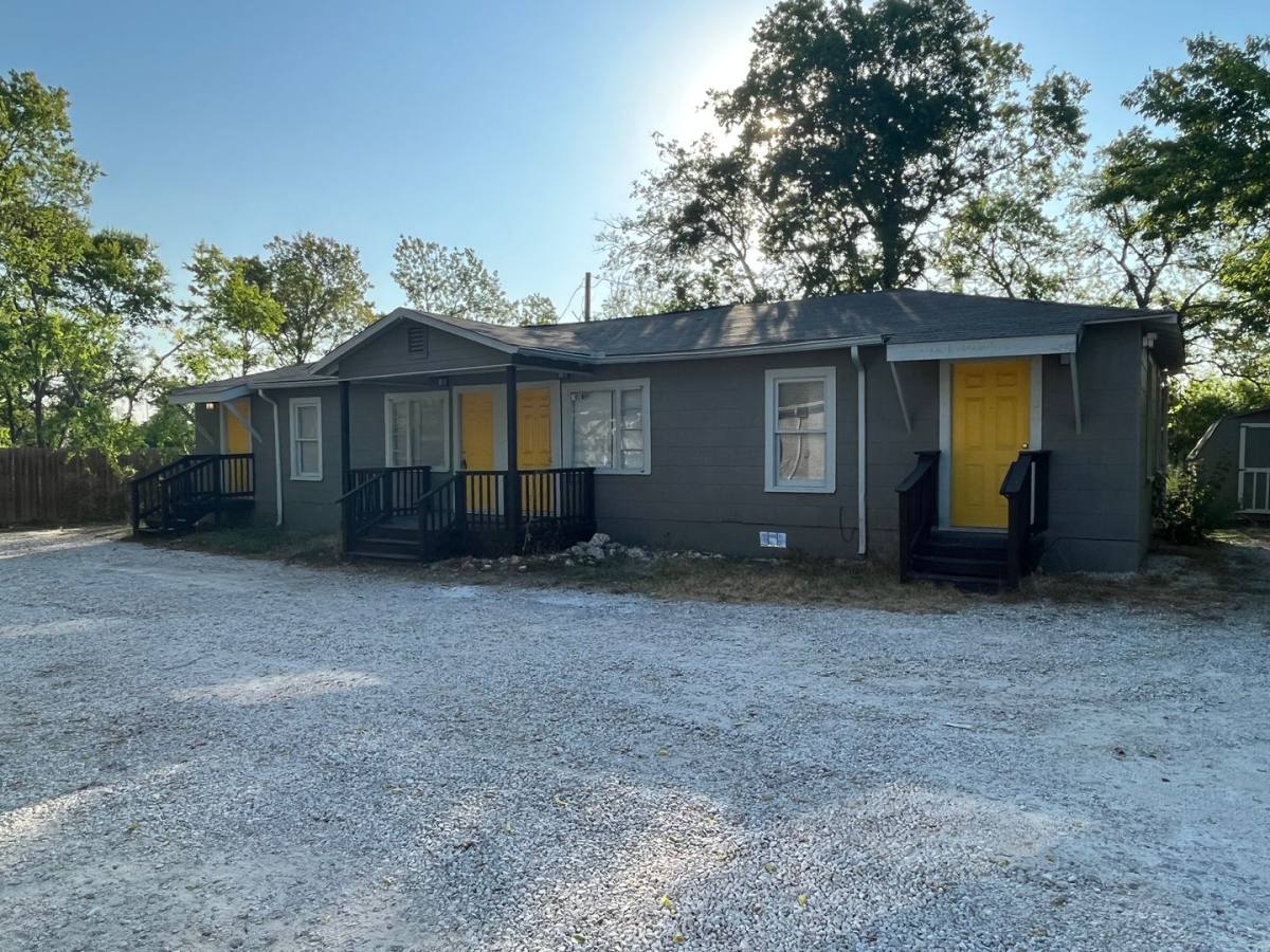 Townhouse for rent at 102 W Austin St, Kyle, TX 78640