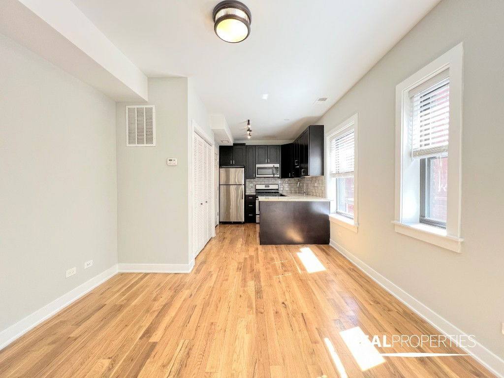 Apartment for rent at 2201 W Eastwood Ave #1, Chicago, IL 60625