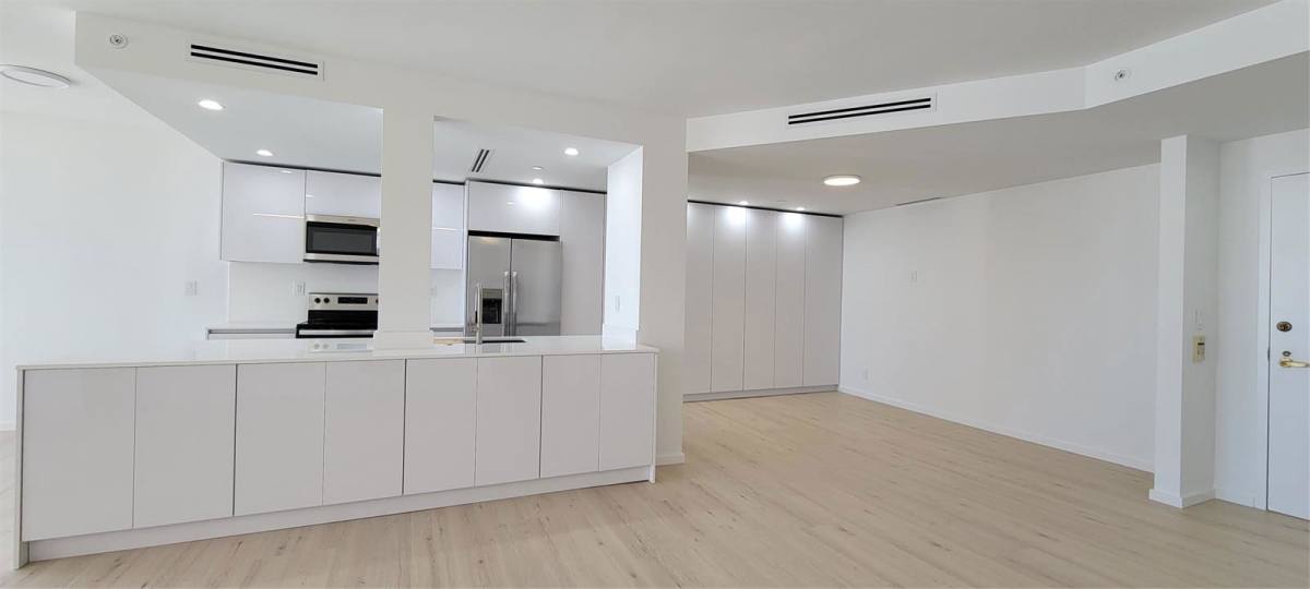 Apartment for rent at 19355 Turnberry Way #23F, Miami, FL 33180
