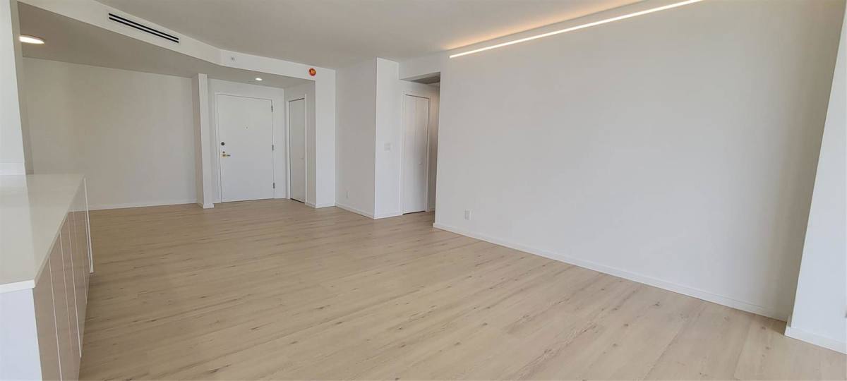 Apartment for rent at 19355 Turnberry Way #23F, Miami, FL 33180