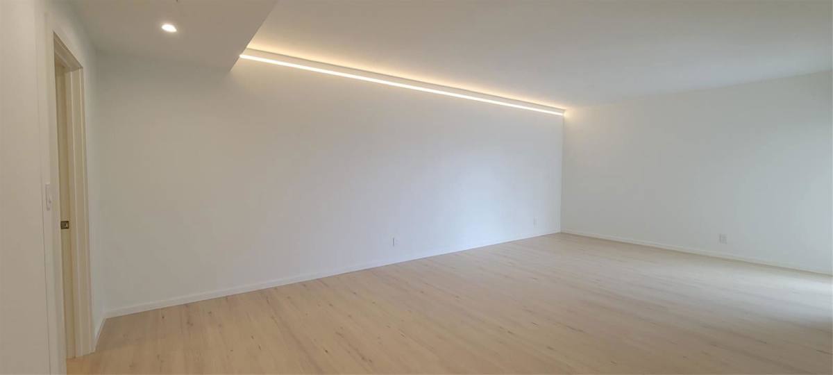 Apartment for rent at 19355 Turnberry Way #23F, Miami, FL 33180