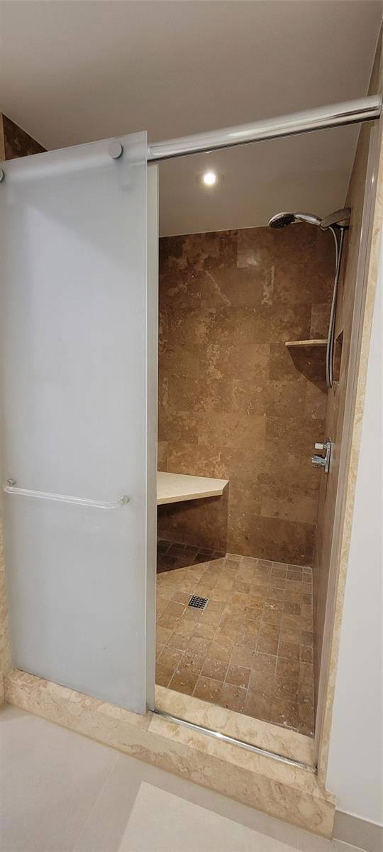 Apartment for rent at 19355 Turnberry Way #23F, Miami, FL 33180