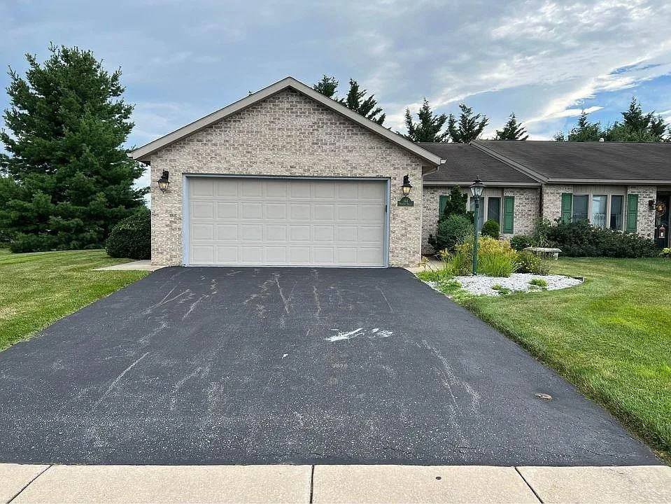 Townhouse for rent at 364 Phoenix Dr, Chambersburg, PA 17201