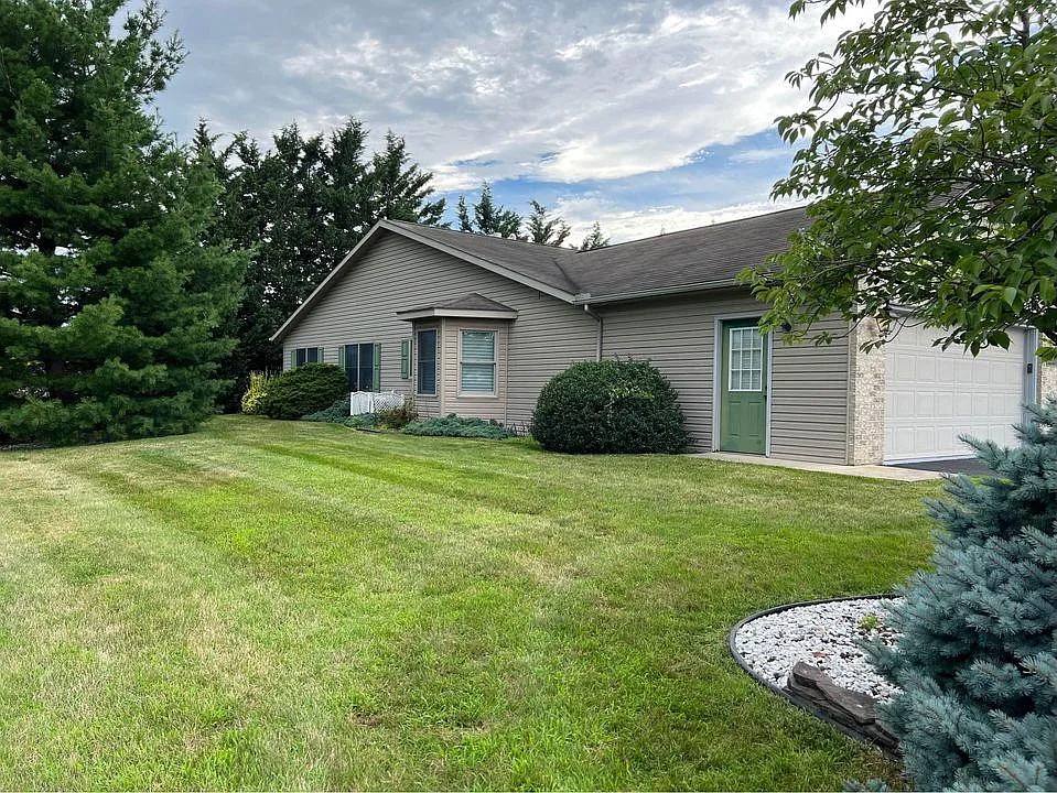 Townhouse for rent at 364 Phoenix Dr, Chambersburg, PA 17201