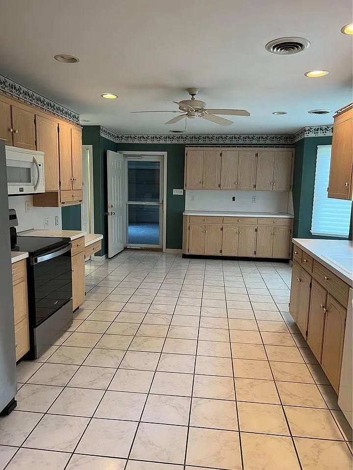 Townhouse for rent at 364 Phoenix Dr, Chambersburg, PA 17201