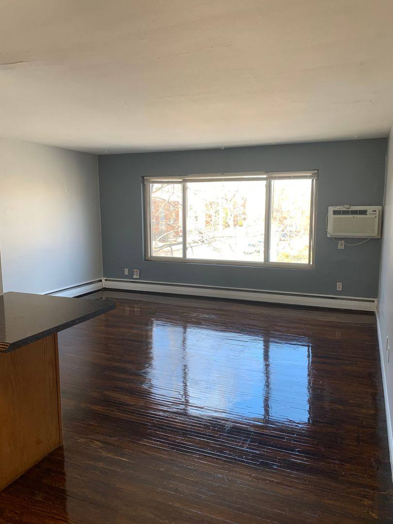 Apartment for rent at 801 University Ave SE, Minneapolis, MN 55414