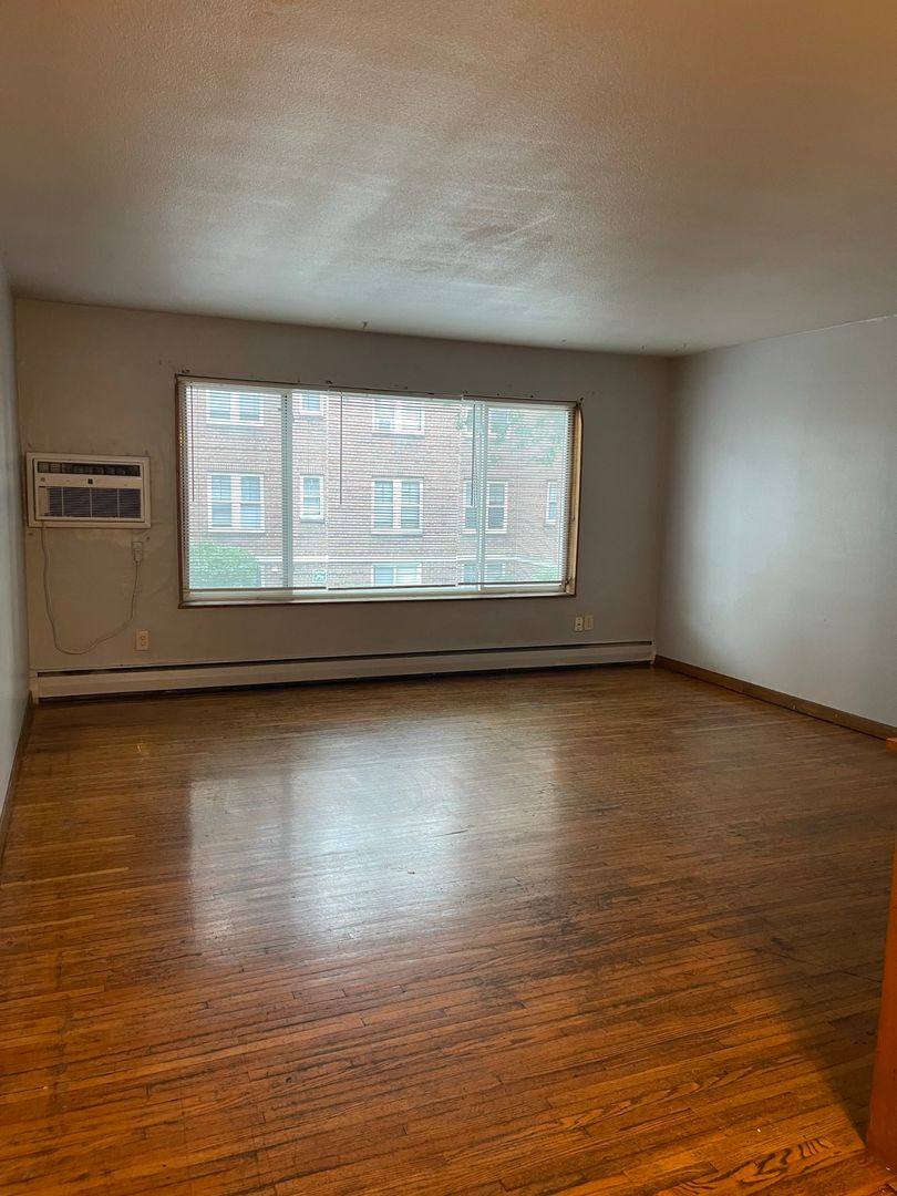 Apartment for rent at 801 University Ave SE, Minneapolis, MN 55414