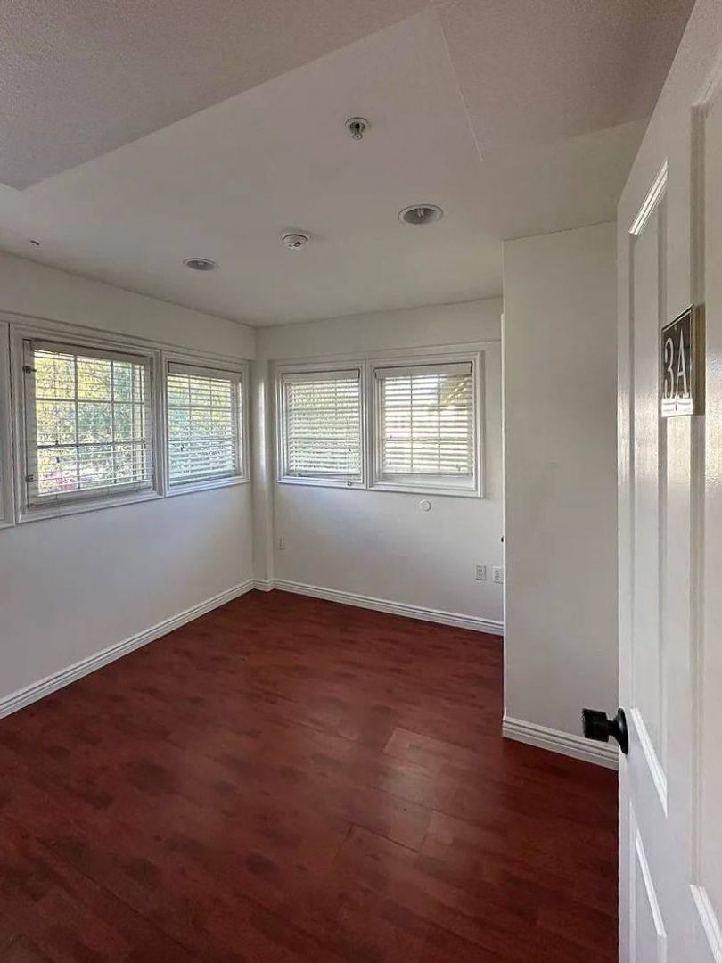 Apartment for rent at 2667-2673 Menlo Ave, Los Angeles, CA 90007