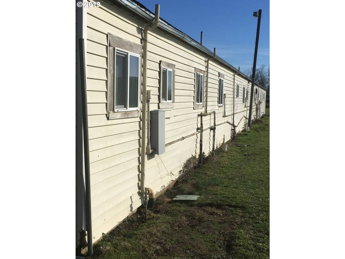 Apartment for rent at 23475 Highway 99 E, Harrisburg, OR 97446