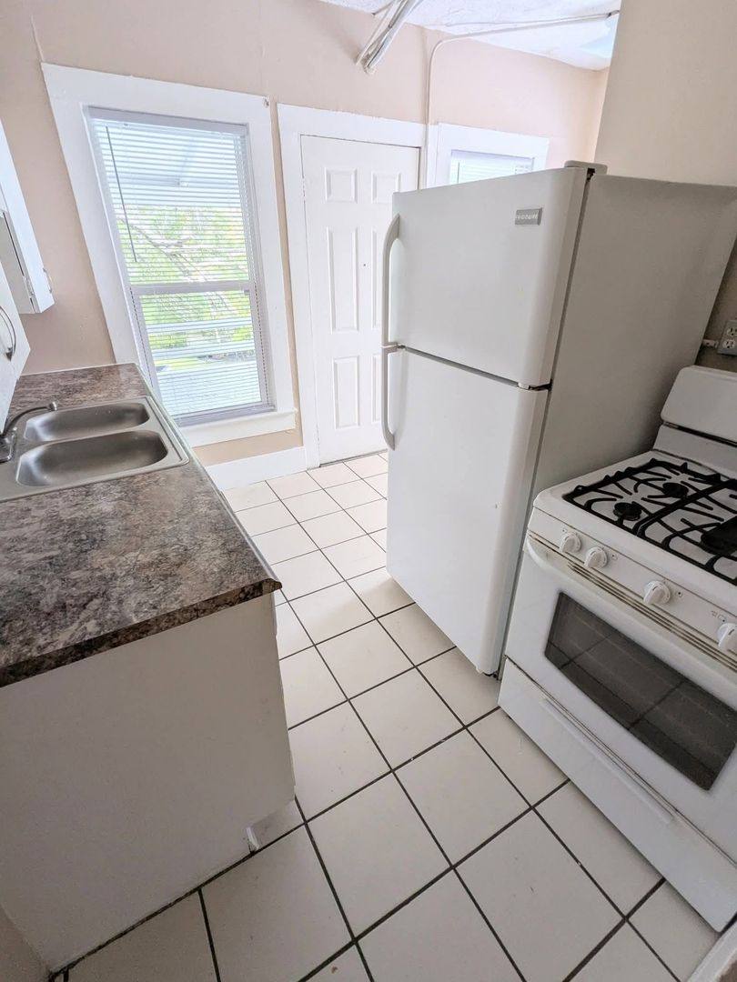 Apartment for rent at 635 Tanglewood St, Daytona Beach, FL 32114