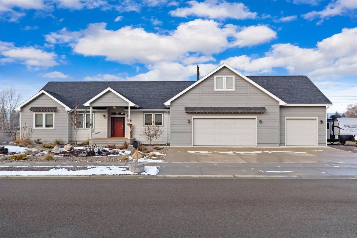 House for rent at 1015 Riparian Dr, Columbia Falls, MT 59912