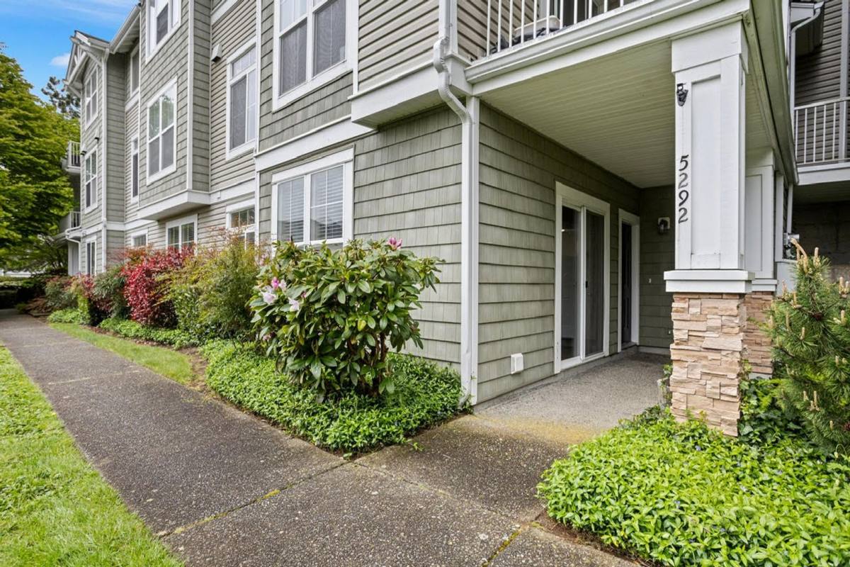 Condo for rent at 5292 236th Place SE, Issaquah, WA 98029