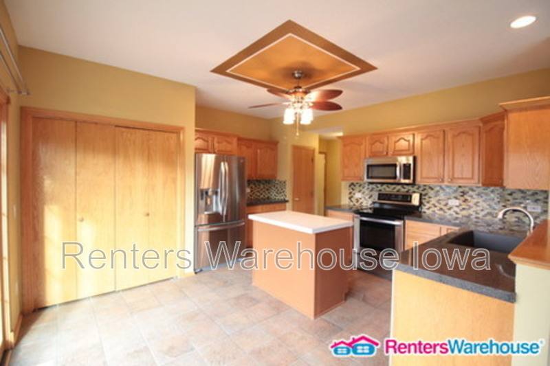 House for rent at 6874 Dakota Dr, West Des Moines, IA 50266