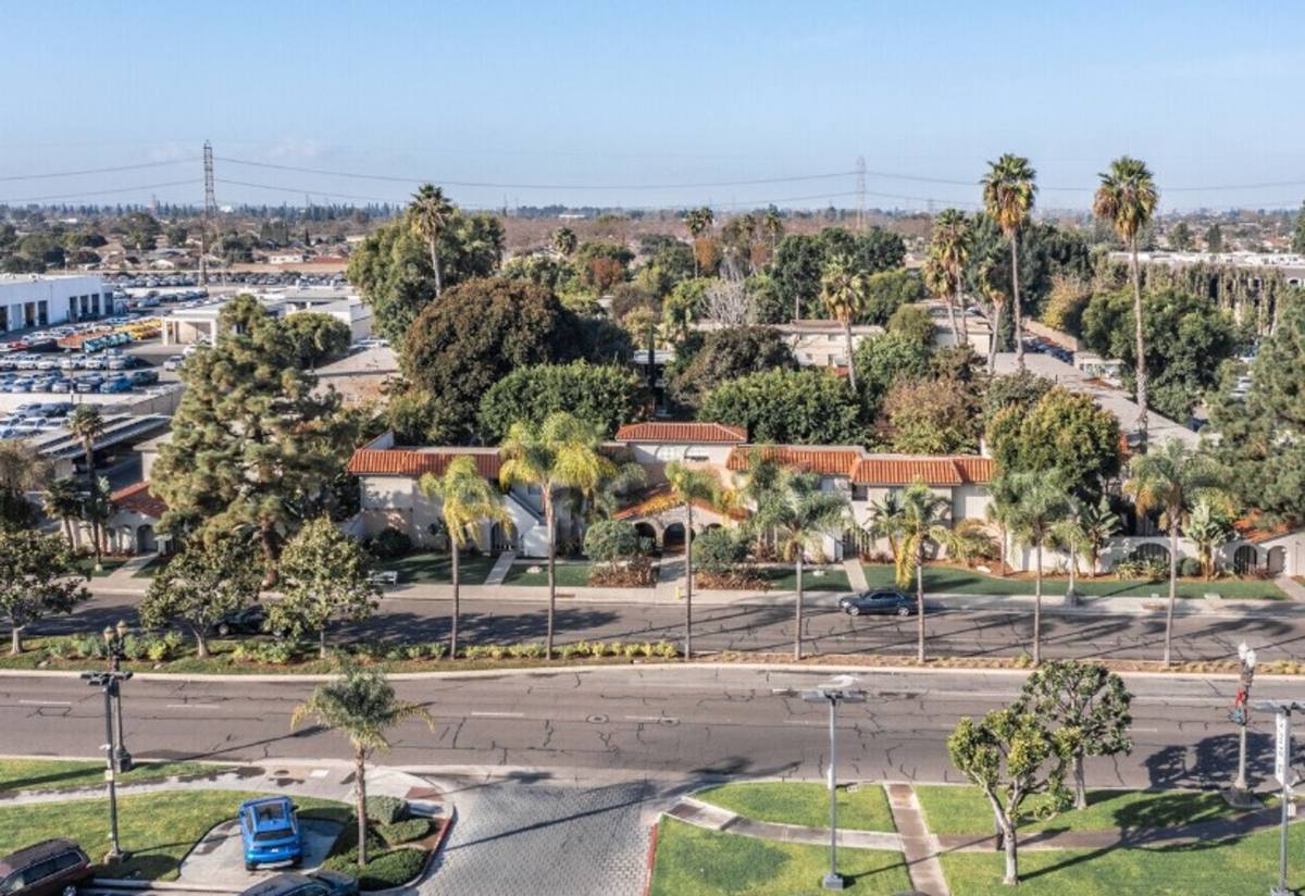 Apartment for rent at 18427 Studebaker Rd, Cerritos, CA 90703