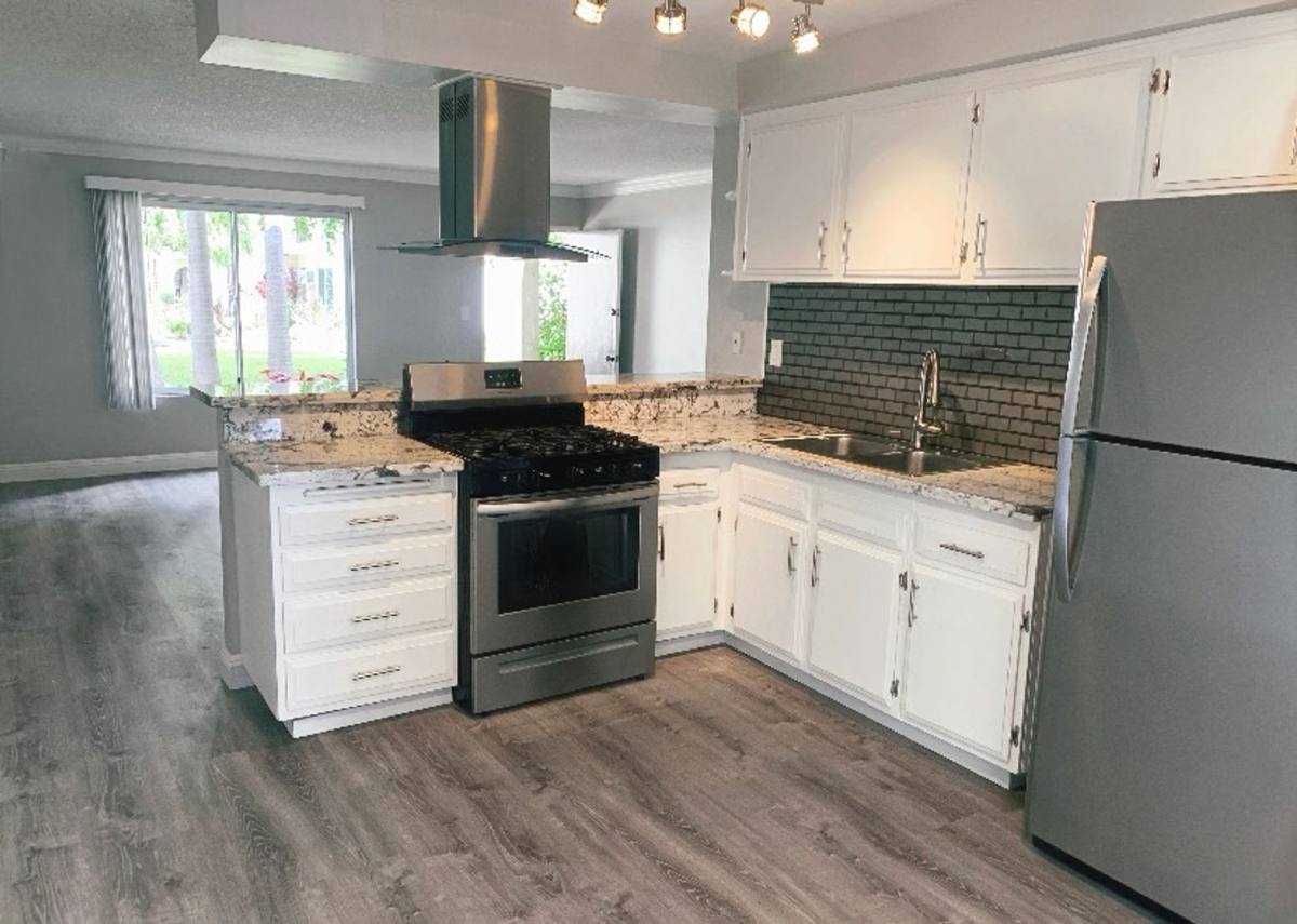 Apartment for rent at 18427 Studebaker Rd, Cerritos, CA 90703