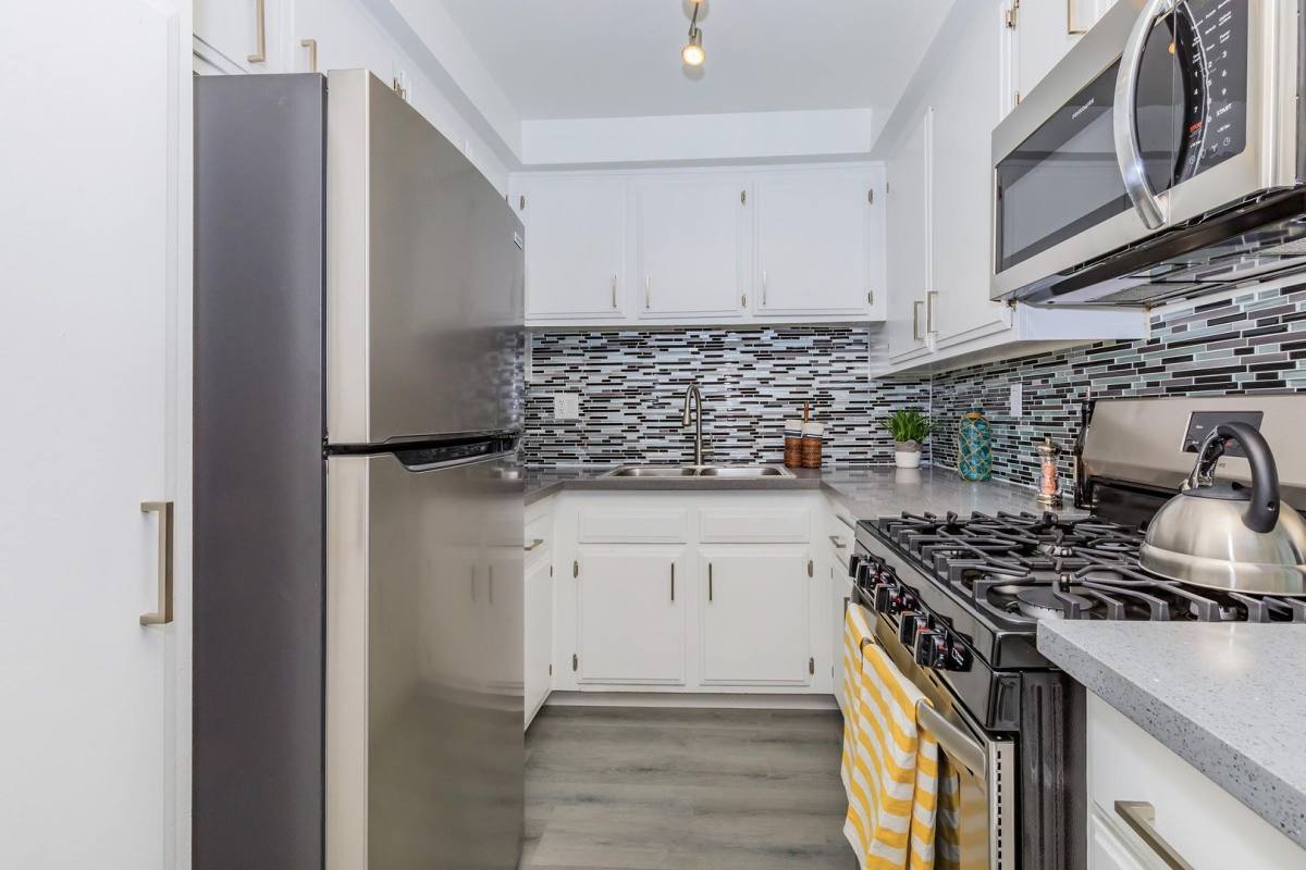 Apartment for rent at 18427 Studebaker Rd, Cerritos, CA 90703
