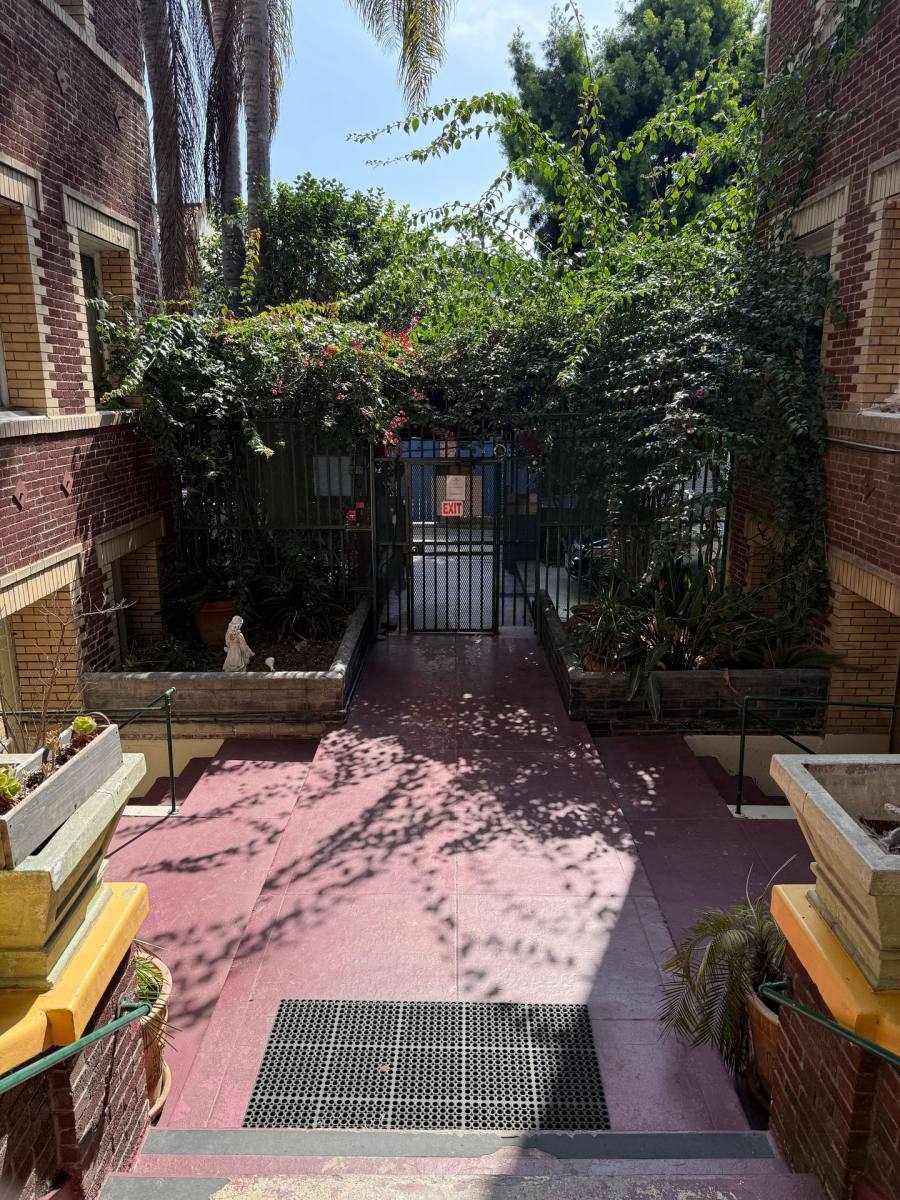 Apartment for rent at 15 Paloma Ave, Venice, CA 90291