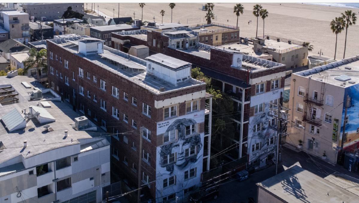 Apartment for rent at 15 Paloma Ave, Venice, CA 90291