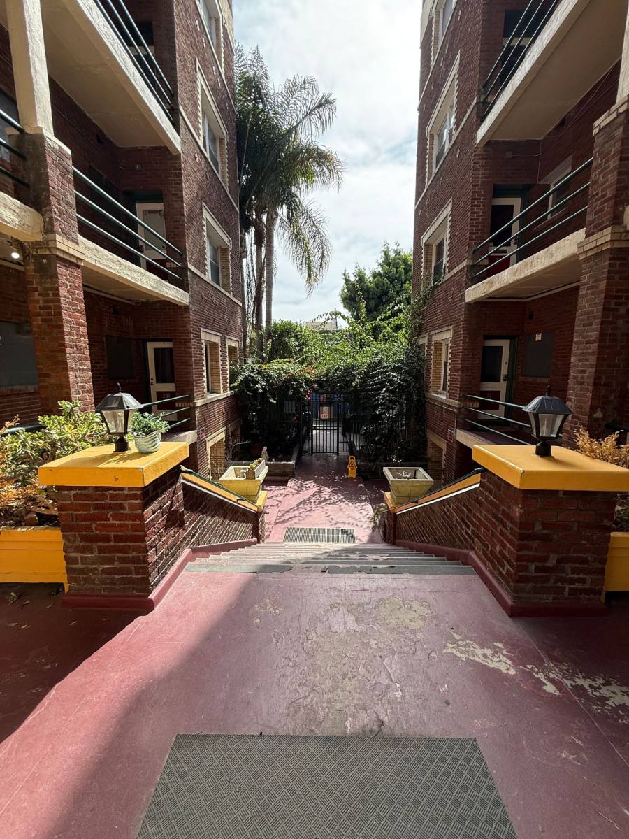 Apartment for rent at 15 Paloma Ave, Venice, CA 90291