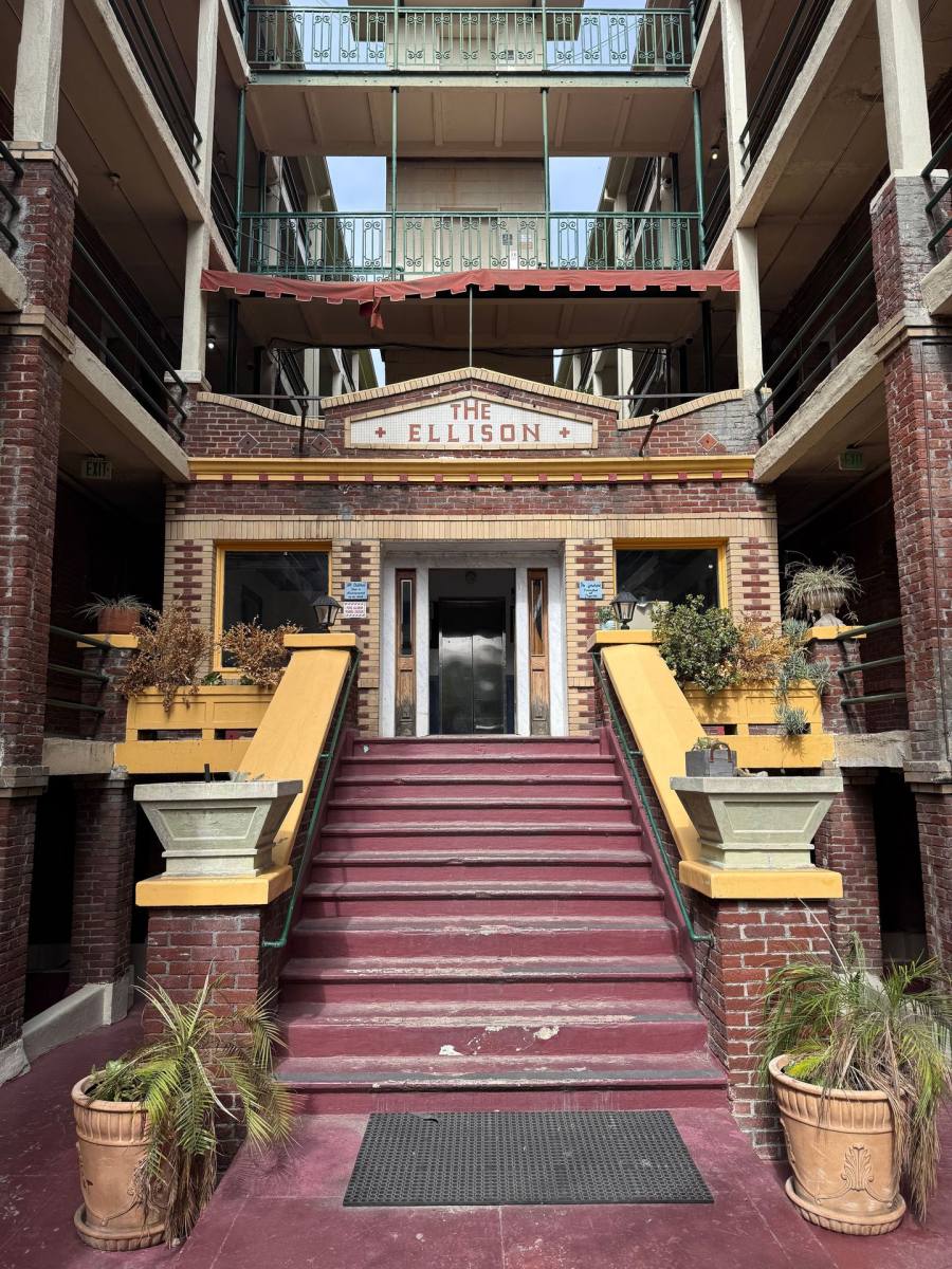 Apartment for rent at 15 Paloma Ave, Venice, CA 90291