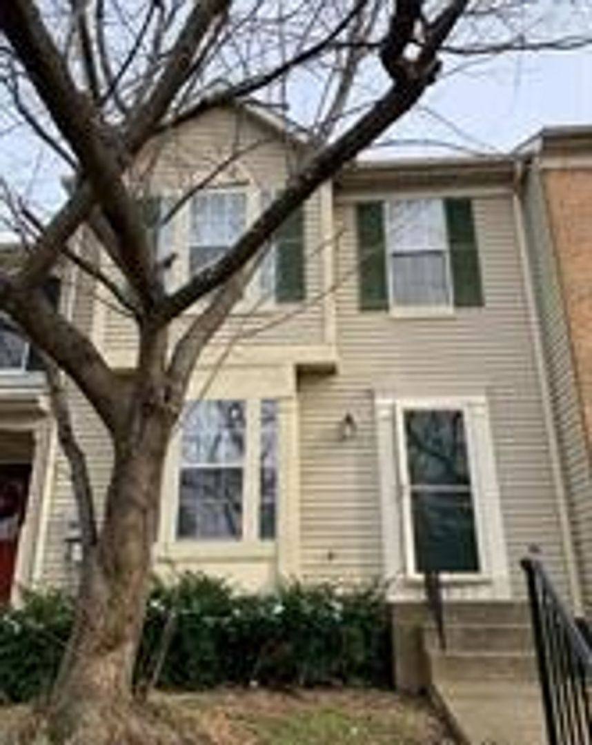 Townhouse for rent at 20517 Lowfield Dr, Germantown, MD 20874