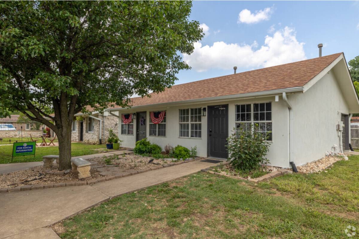 Apartment for rent at 603 N Carlsbad St, Owasso, OK 74055