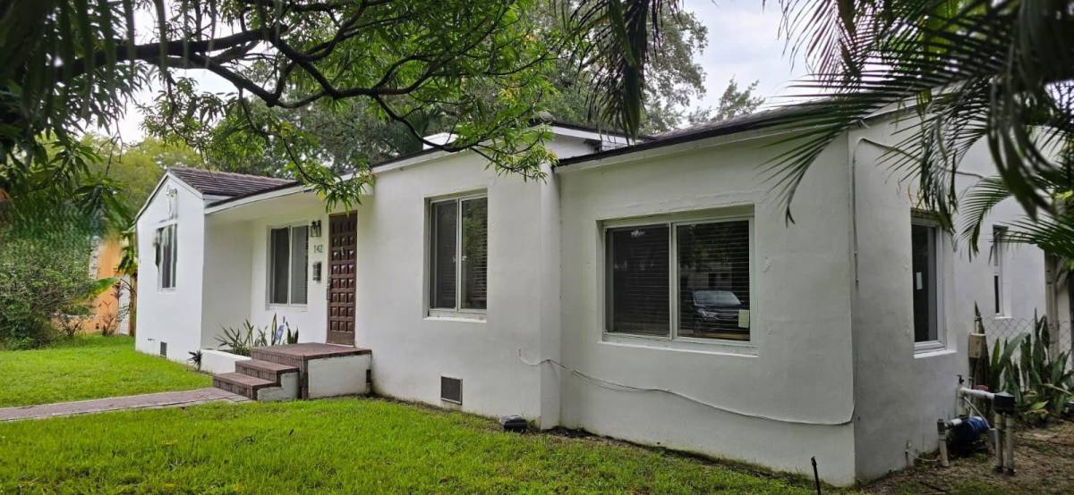 House for rent at 142 NW 98th St, Miami, FL 33150
