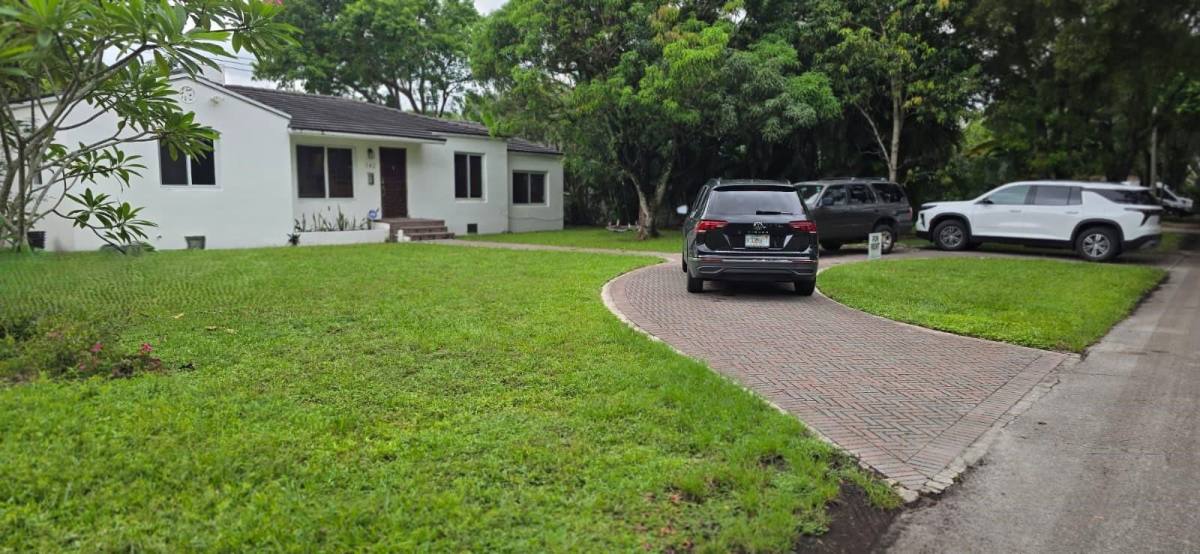 House for rent at 142 NW 98th St, Miami, FL 33150