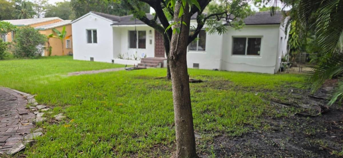 House for rent at 142 NW 98th St, Miami, FL 33150