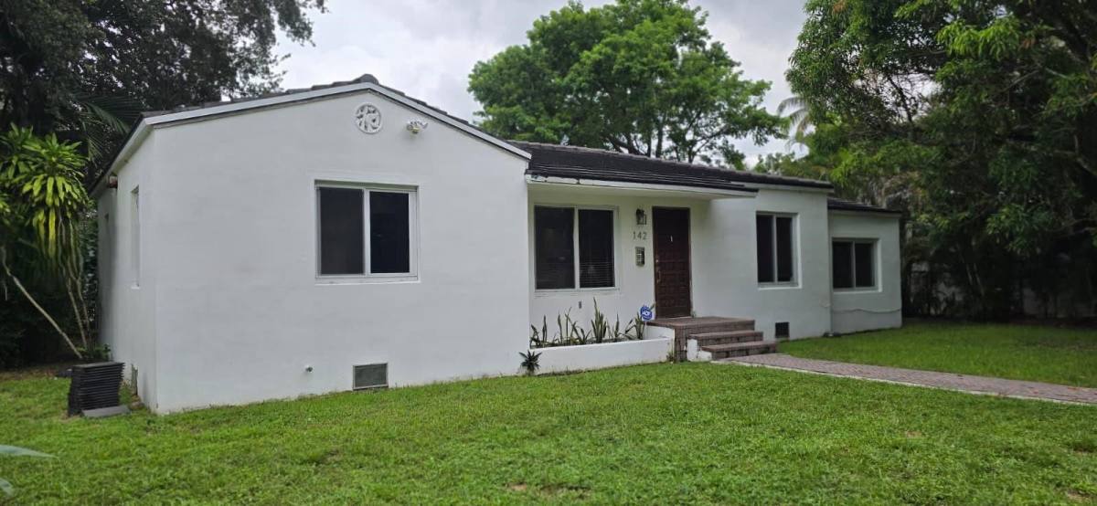 House for rent at 142 NW 98th St, Miami, FL 33150