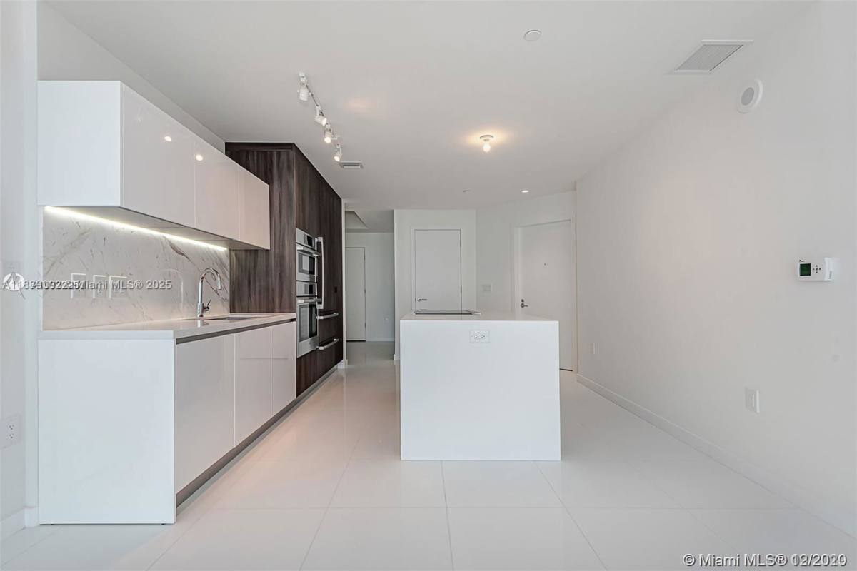 Apartment for rent at 851 NE 1st Ave #1608, Miami, FL 33132