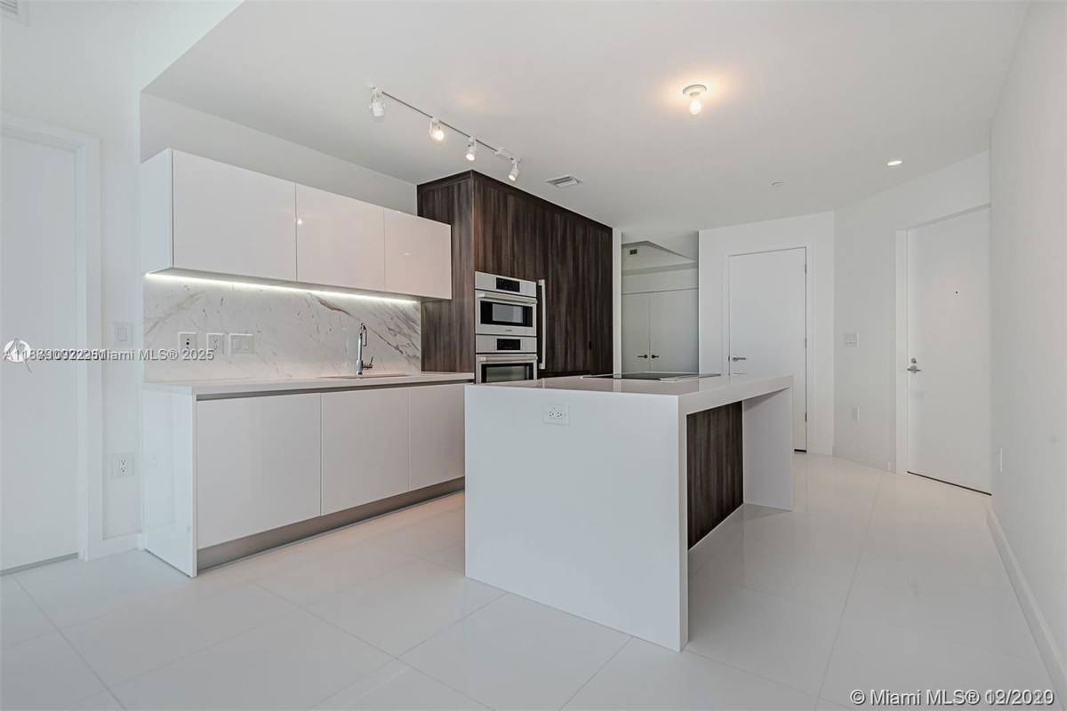 Apartment for rent at 851 NE 1st Ave #1608, Miami, FL 33132