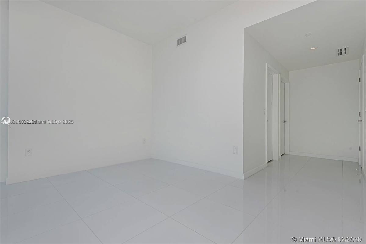 Apartment for rent at 851 NE 1st Ave #1608, Miami, FL 33132