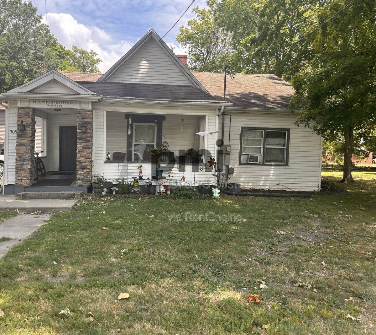 Townhouse for rent at 1105 6th St, Charleston, IL 61920