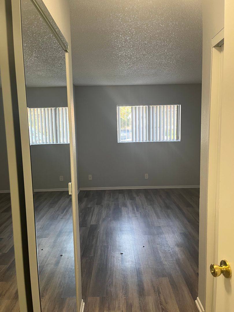 Apartment for rent at 7320 Hazeltine Ave, Van Nuys, CA 91405