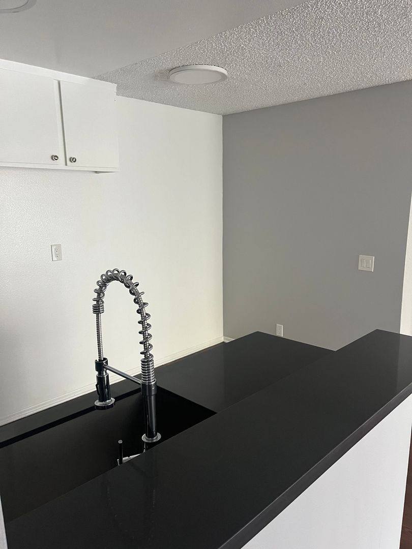Apartment for rent at 7320 Hazeltine Ave, Van Nuys, CA 91405