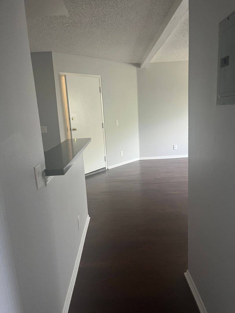 Apartment for rent at 7320 Hazeltine Ave, Van Nuys, CA 91405