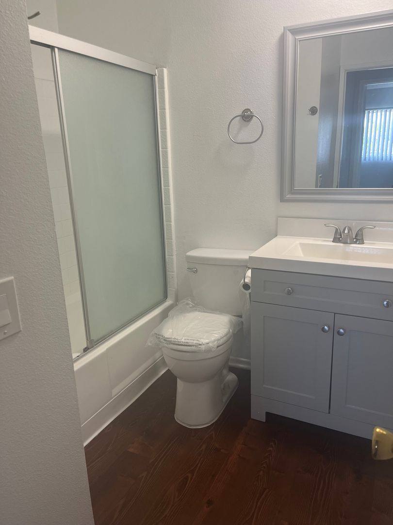 Apartment for rent at 7320 Hazeltine Ave, Van Nuys, CA 91405